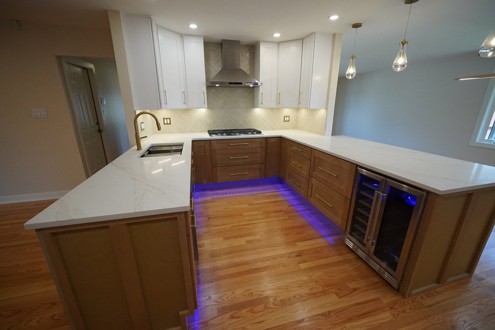 U-shaped layout with a quartz peninsula and wine fridge