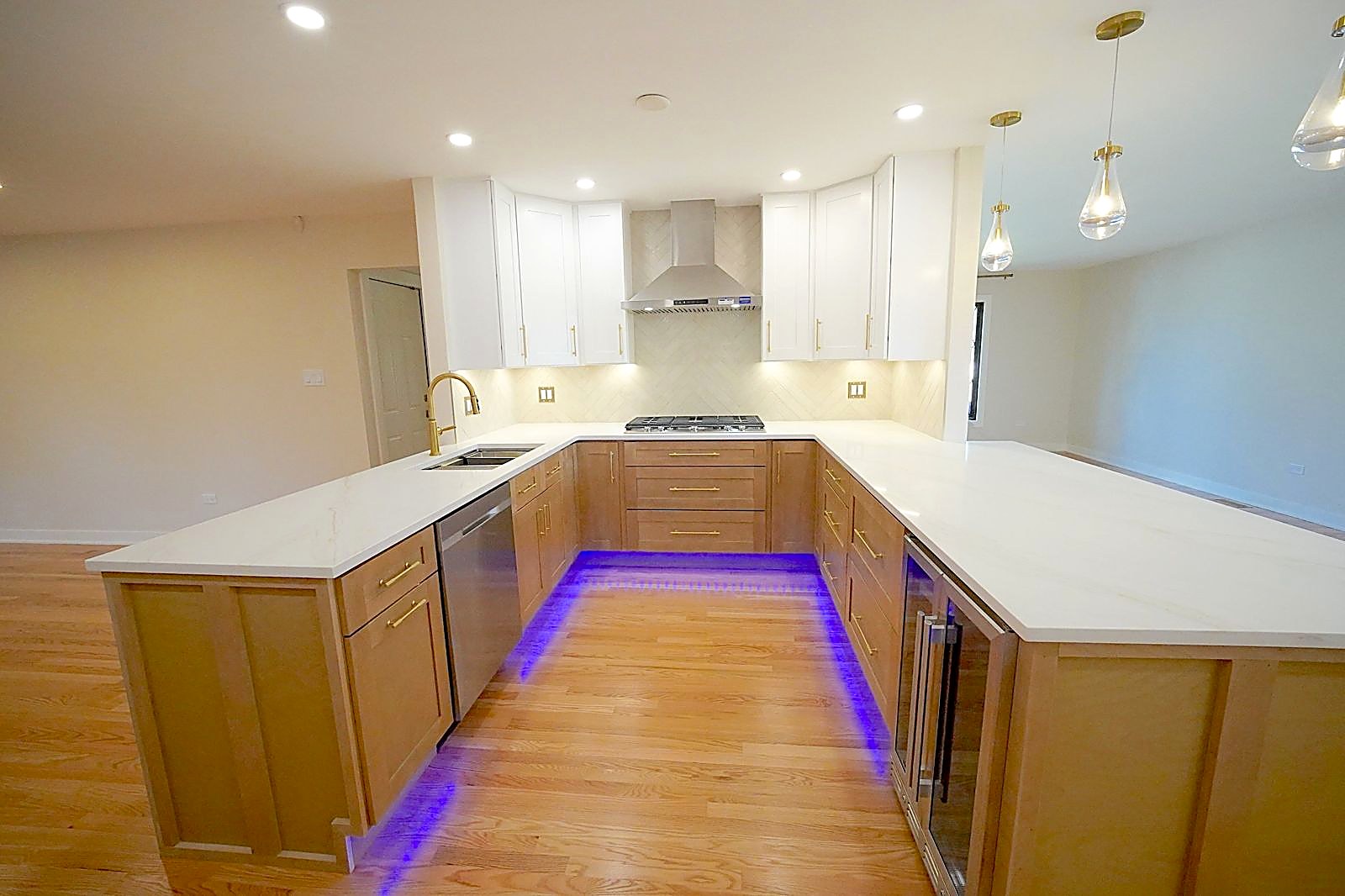 Finished two-tone kitchen